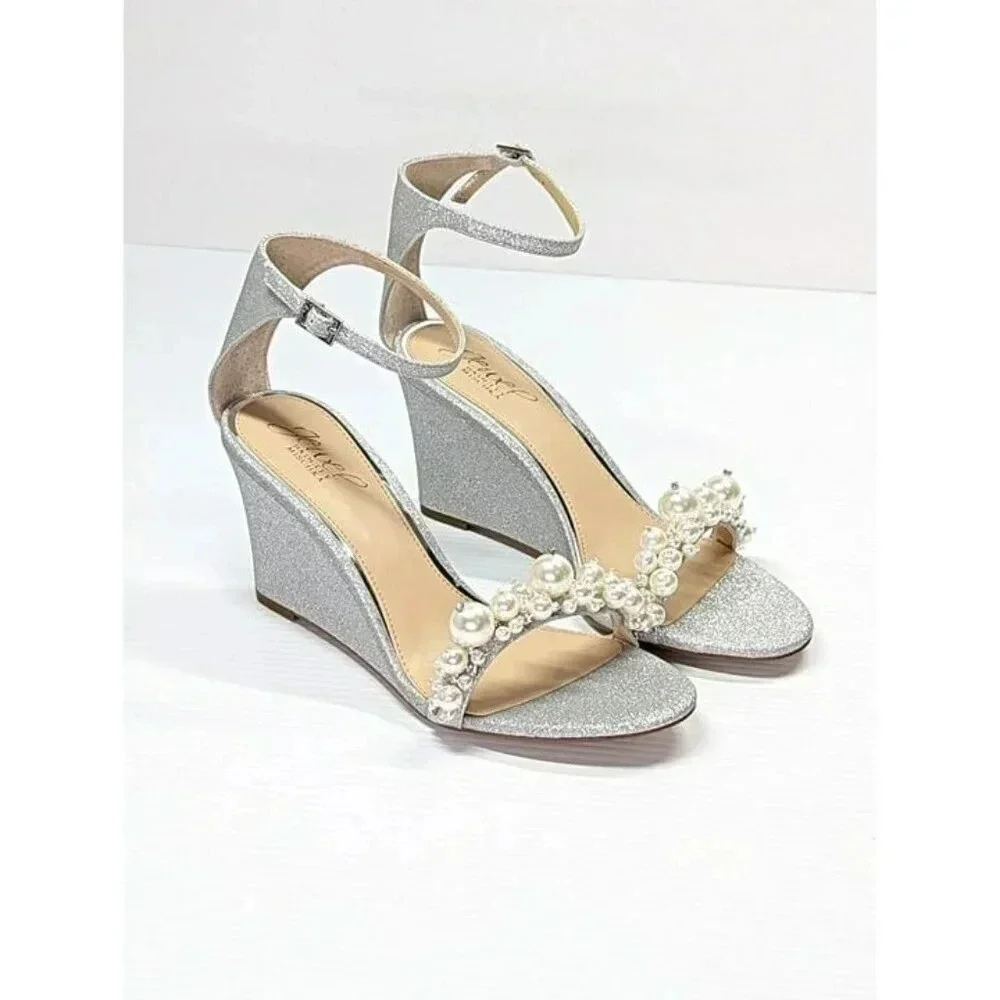 Jewel Badgley Mischka Laurence Women's Silver Wedge Heel Size 8 M (MSRP $119)